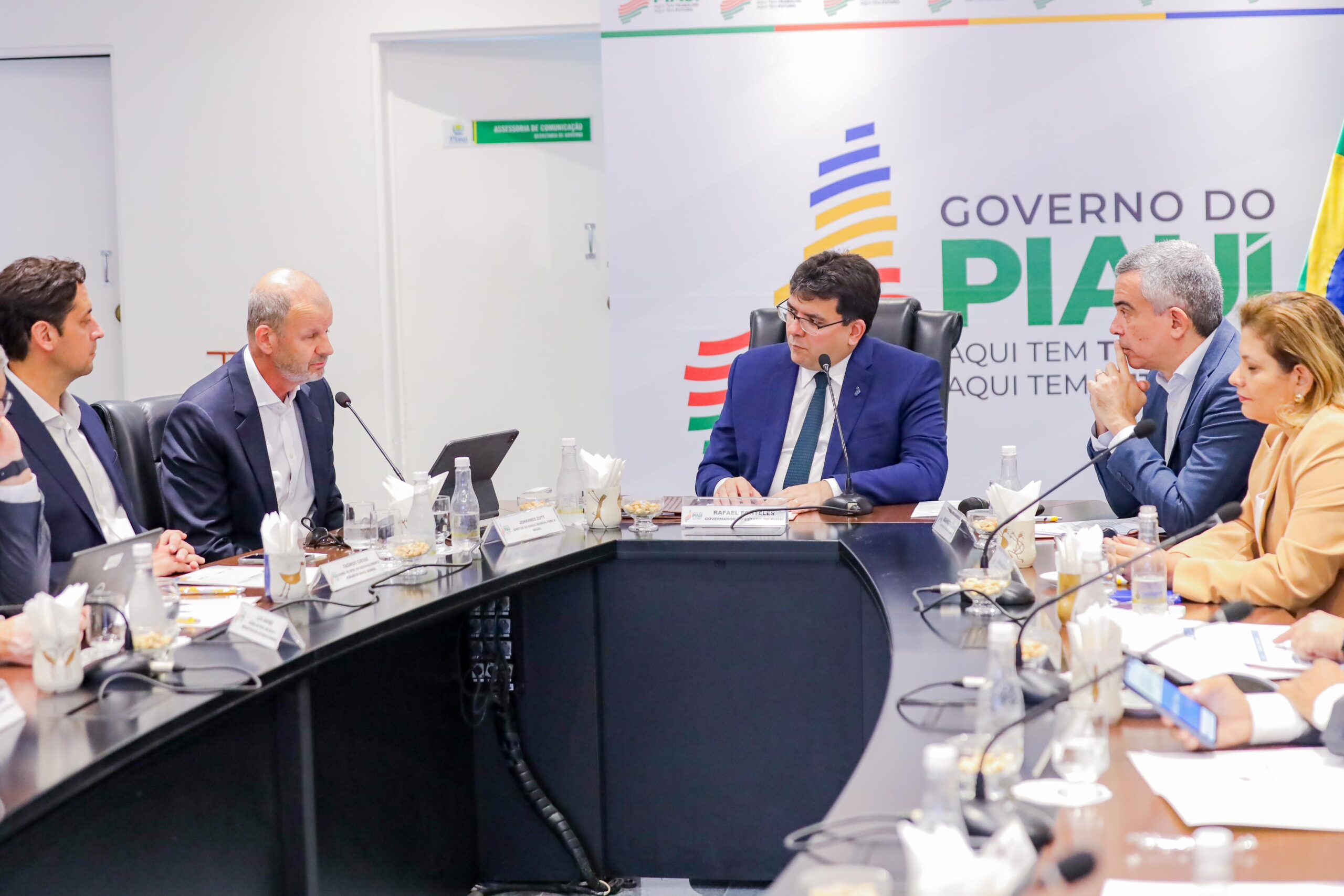 Governador assina contrato com Banco Mundial para investir R$ 340 milhões em assistência social, saúde e qualificação