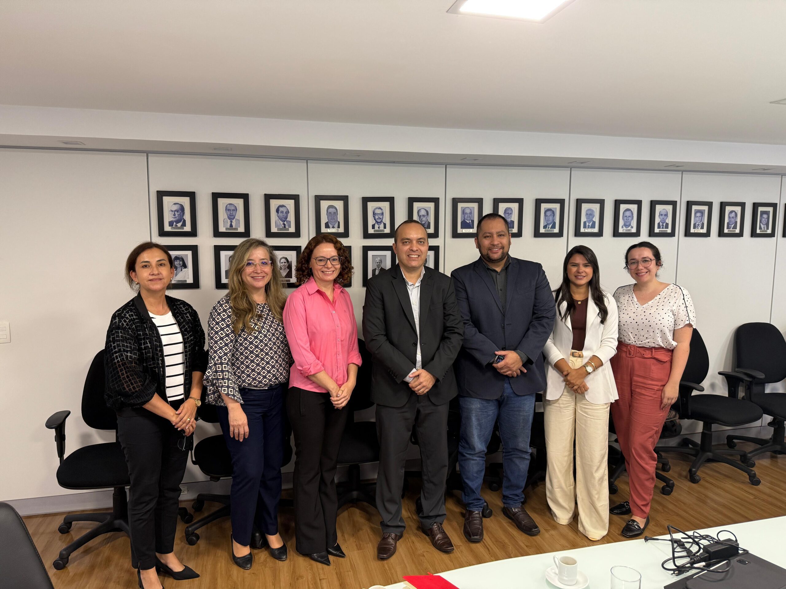 Analistas da Seplan discutem metodologia de controle climático em reunião no Ministério do Planejamento
