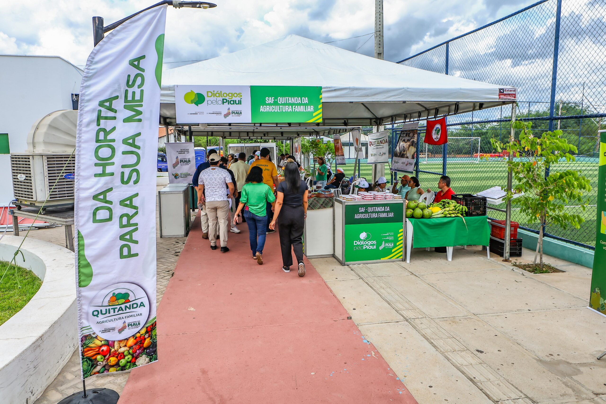 Diálogos pelo Piauí realiza quase 1.300 atendimentos em Picos no primeiro dia