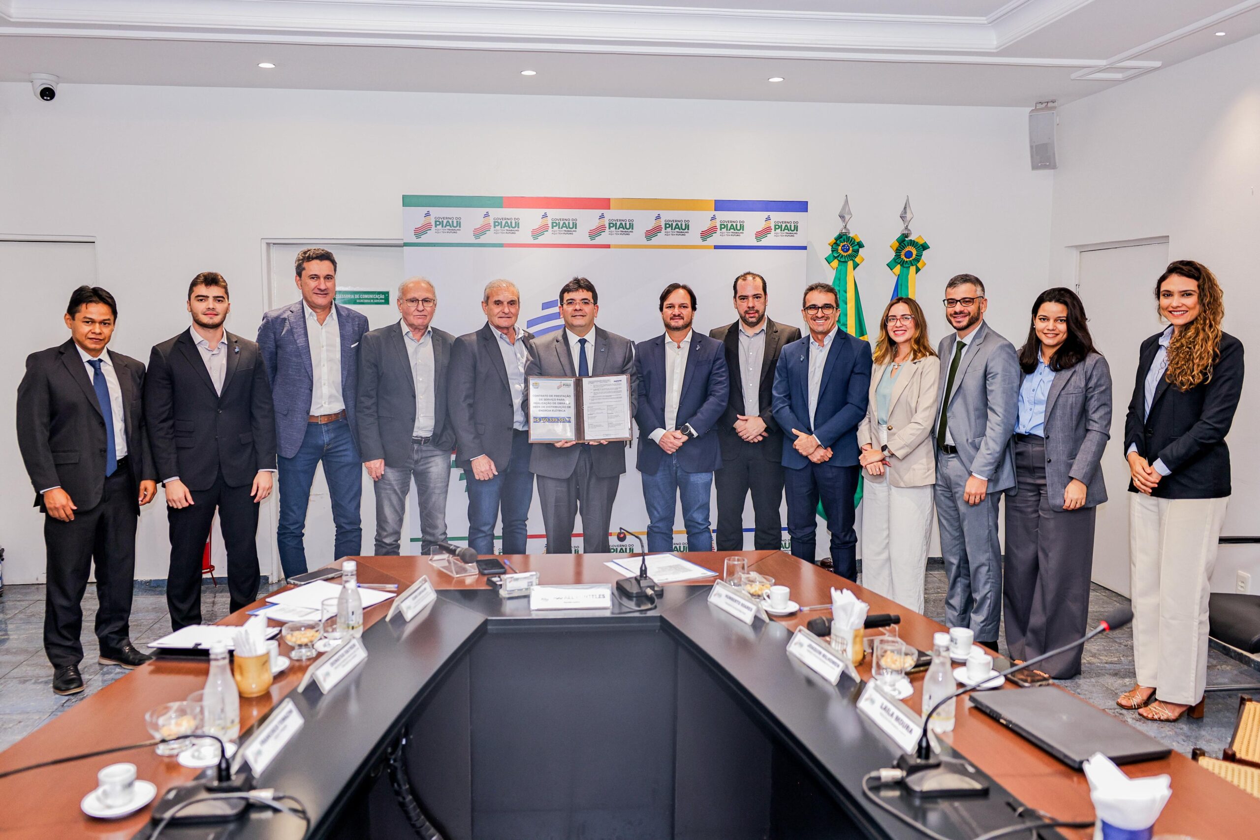 Governador anuncia investimento de R$150 milhões para reforçar fornecimento de energia elétrica no sul do Piauí