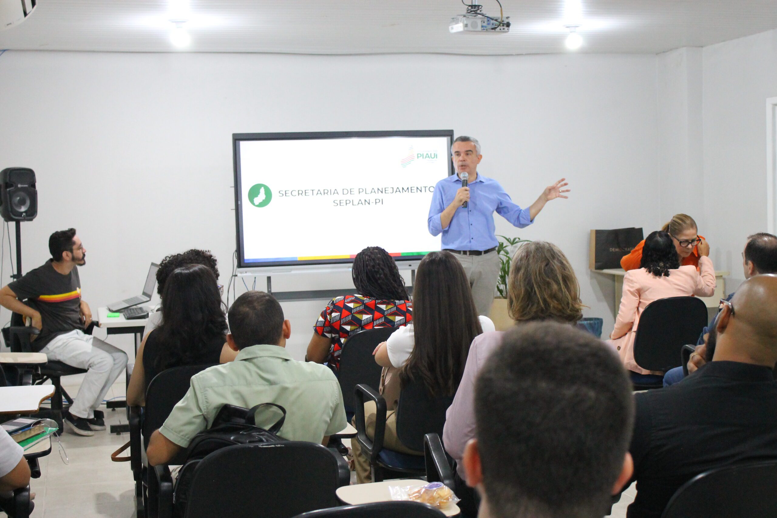 Seplan integra 16 novos analistas e amplia esforços por eficiência e transparência no Estado