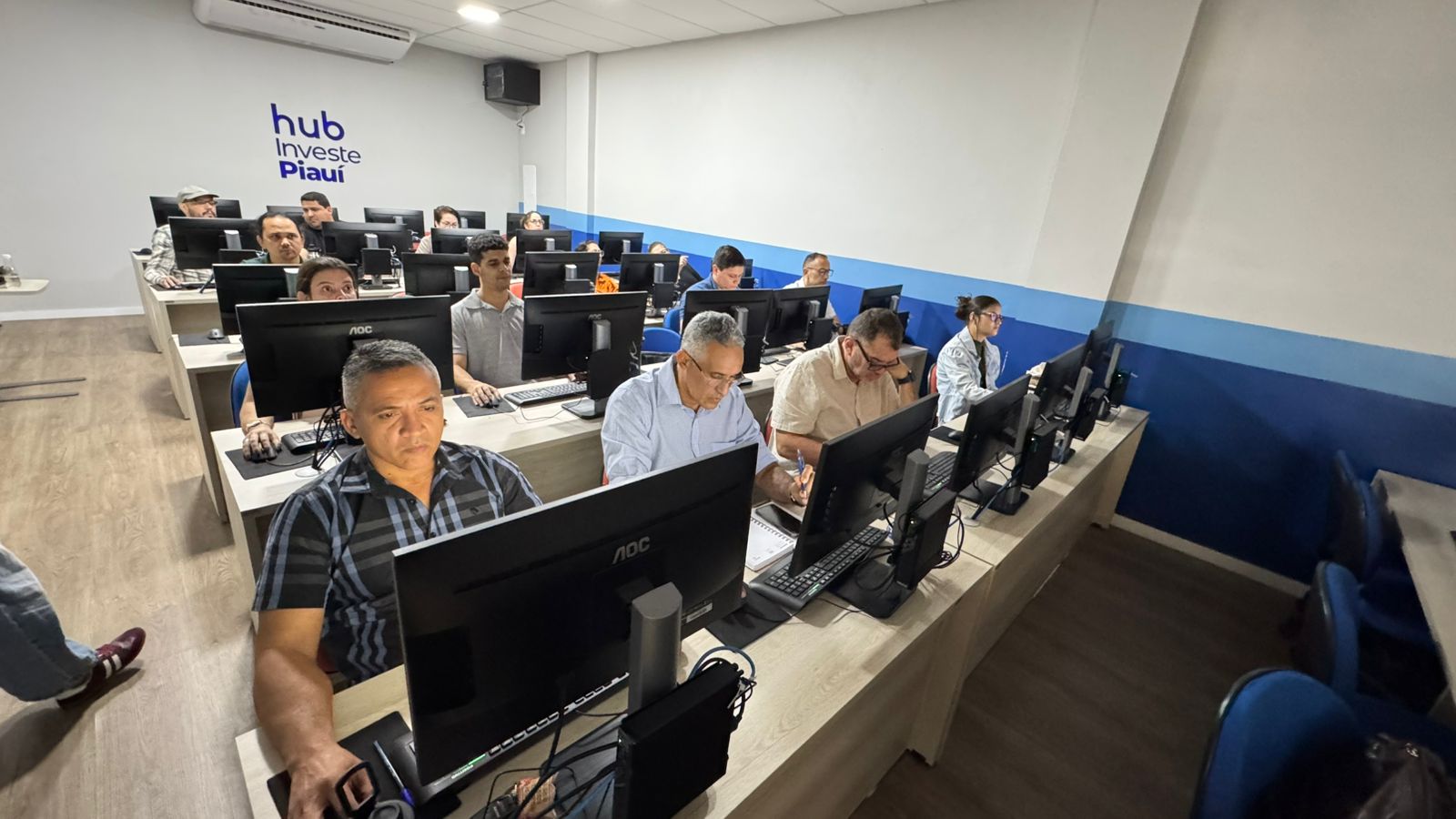 Servidores da SEPLAN aprimoram competências em curso sobre gestão de projetos com ClickUp