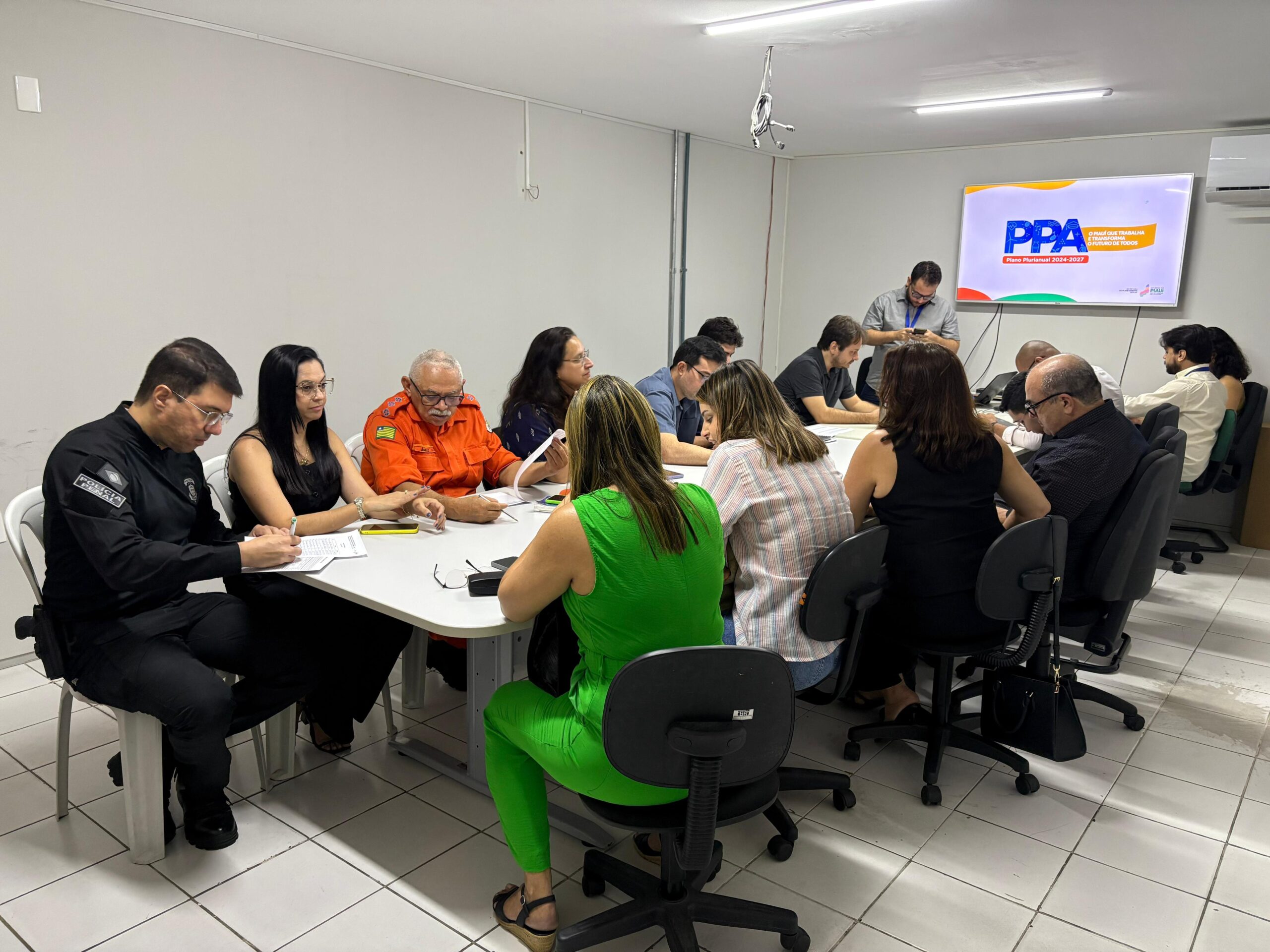 Seplan articula revisão técnica do PPA 2024-2027 com representantes dos poderes Executivo, Legislativo e Judiciário