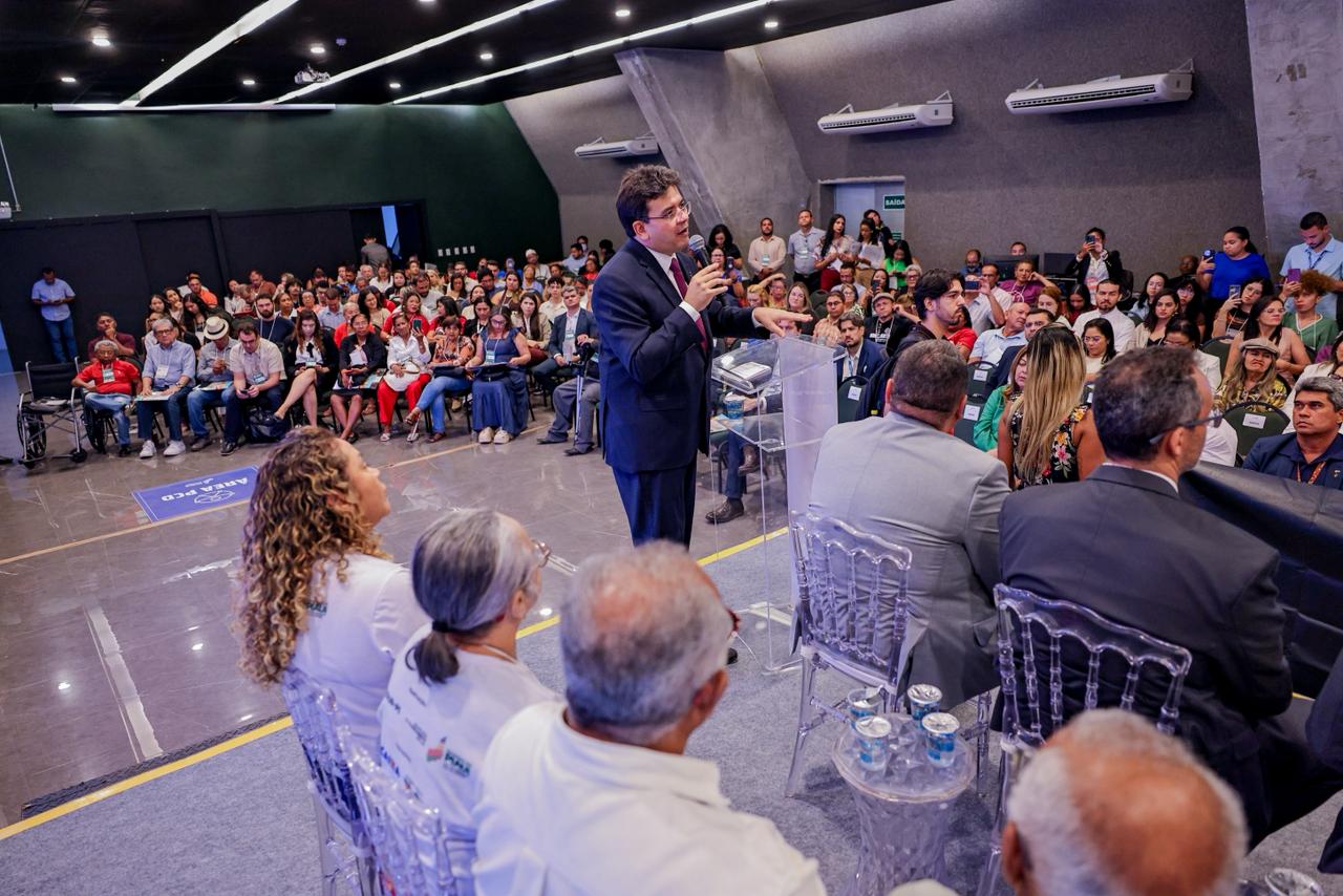 Na Conferência Estadual das Cidades, Rafael Fonteles defende que políticas públicas precisam da escuta ativa da população