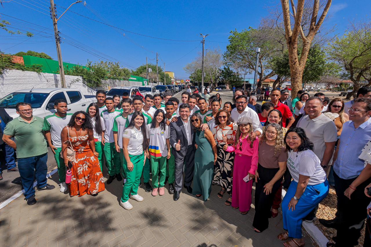 Governador Rafael Fonteles entrega praça no Renascença que foi escolhida pela população por meio do OPA