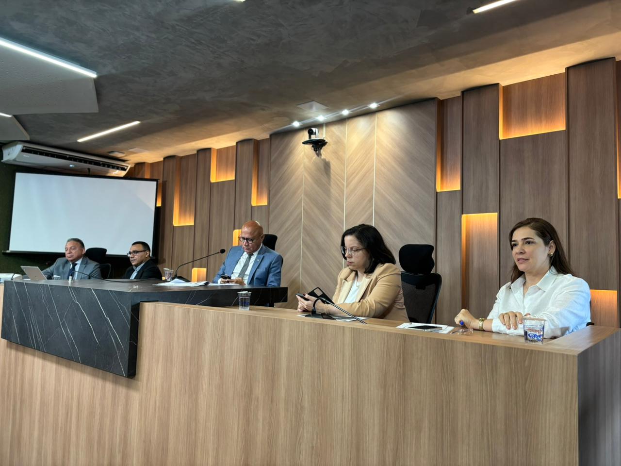 Piauí cumpre metas fiscais no 2º quadrimestre de 2025 e é o Estado que mais realiza investimento público no país