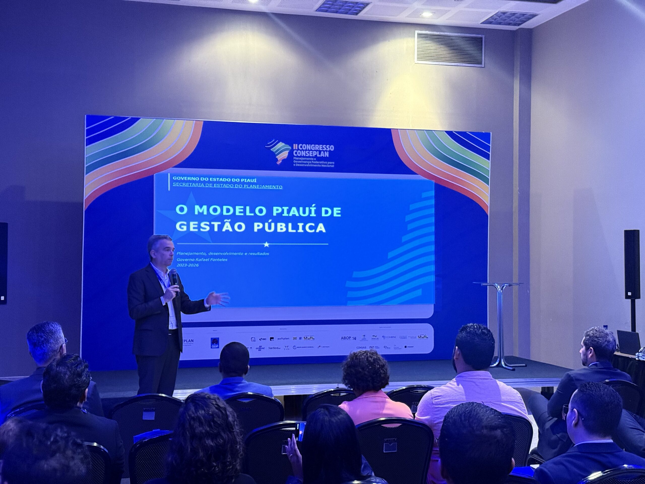 SEPLAN/PI lança livro sobre modelo de gestão pública no II Congresso do Conseplan