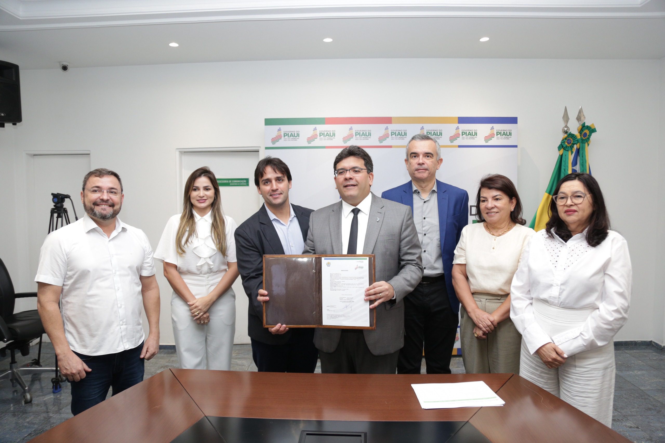 Governador autoriza mais seis obras do Orçamento Participativo para Parnaíba e Teresina