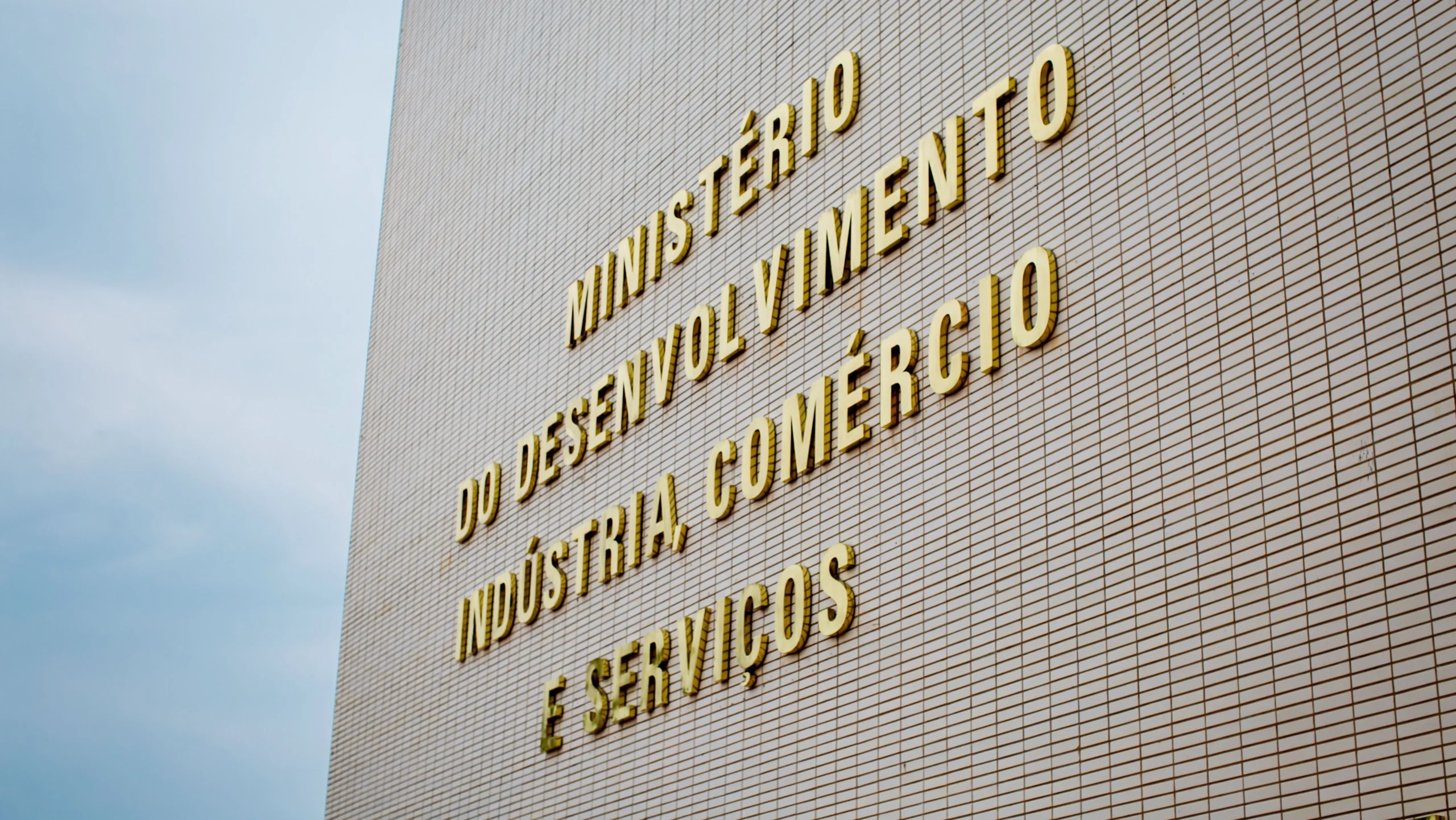 Balança comercial brasileira apresenta superávit de US$ 7,239 bi em maio